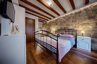 Stylish Komiza House Perfect for Family Vacations