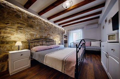 Stylish Komiza House Perfect for Family Vacations