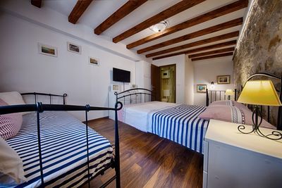 Stylish Komiza House Perfect for Family Vacations