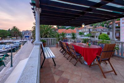 Stylish Seafront House with Sea View Terrace and Pool in Jelsa