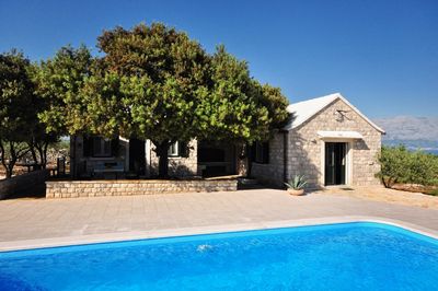 Holiday House with Pool in Pucisca Island Brac