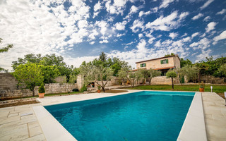 Charming Family Holiday House in Posedarje near Zadar