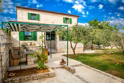 Charming 6 person Holiday House in Posedarje near Zadar