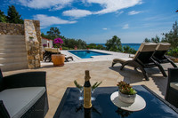 Charming Holiday Villa with Pool in Kastel Kambelovac near Split 
