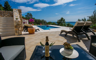 Charming Holiday Villa with Pool in Kastel Kambelovac near Split 