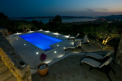 Charming Holiday Villa with Pool in Kastel Kambelovac near Split 