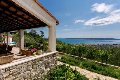 Charming Holiday Villa with Pool in Kastel Kambelovac near Split 