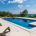 Charming Holiday Villa with Pool in Kastel Kambelovac near Split 