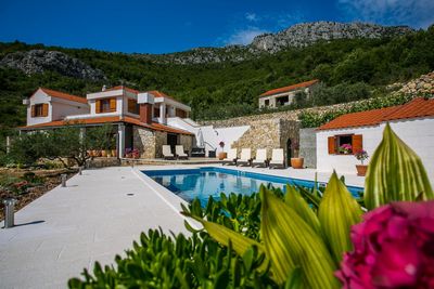 Charming Holiday Villa with Pool in Kastel Kambelovac near Split 