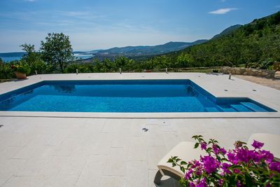 Charming Holiday Villa with Pool in Kastel Kambelovac near Split 