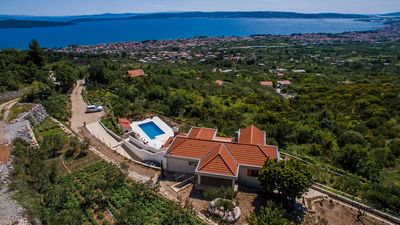 Charming Holiday Villa with Pool in Kastel Kambelovac near Split 