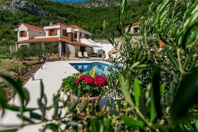 Charming Holiday Villa with Pool in Kastel Kambelovac near Split 