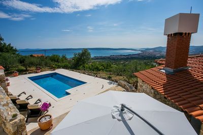 Charming Holiday Villa with Pool in Kastel Kambelovac near Split 