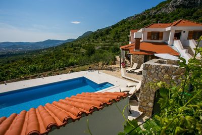 Charming Holiday Villa with Pool in Kastel Kambelovac near Split 