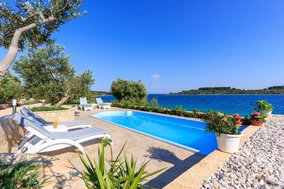 Adorable Beachfront Holiday Villa with Pool in Ciovo near Trogir