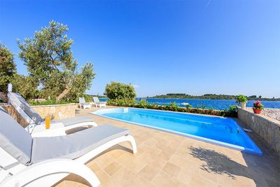 Adorable Beachfront Holiday Villa with Pool in Ciovo near Trogir