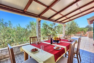 Adorable Beachfront Holiday Villa with Pool in Ciovo near Trogir