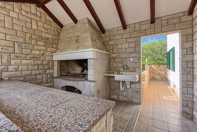 Adorable Beachfront Holiday Villa with Pool in Ciovo near Trogir