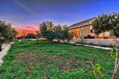 Adorable Beachfront Holiday Villa with Pool in Ciovo near Trogir