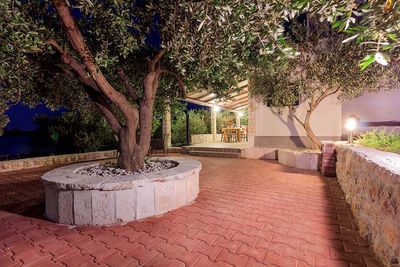 Adorable Beachfront Holiday Villa with Pool in Ciovo near Trogir