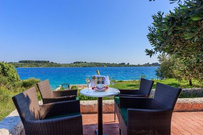 Adorable Beachfront Holiday Villa with Pool in Ciovo near Trogir
