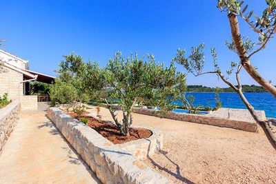 Adorable Beachfront Holiday Villa with Pool in Ciovo near Trogir