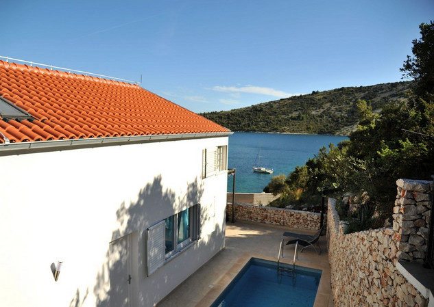 Lovely Seafront Holiday House with Pool in Vinisce Trogir Riviera