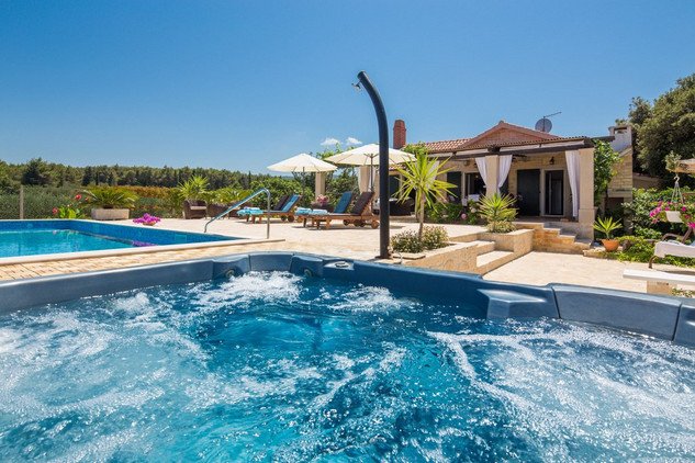 Charming Croatian Beach Villa Mirca with Pool 