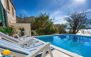 2 Bedroom Holiday House with Private Pool in Makarska Riviera