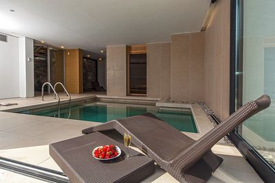 De Lux Villa with Indoor Swimming Pool in Primosten