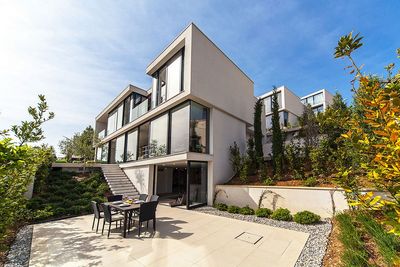 De Lux Villa with Indoor Swimming Pool in Primosten