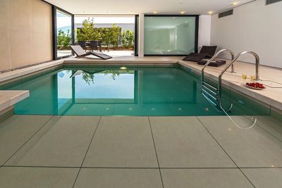 De Lux Villa with Indoor Swimming Pool in Primosten