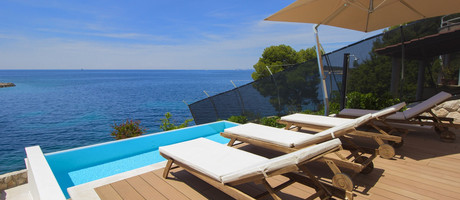 Luxury Villa with Pool and Private Beach in Bilo, Primosten