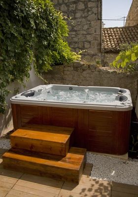 Stylish Stone Villa with Outdoor Jacuzzi in Hvar Town Center