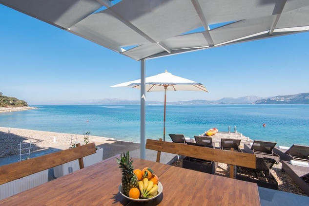 Seafront 4 Bedroom Apartment with Private Beach, Terrace and Jacuzzi  in Peljesac 