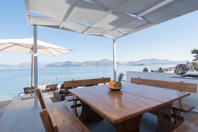 Seafront 4 Bedroom Apartment with Private Beach, Terrace and Jacuzzi  in Peljesac 