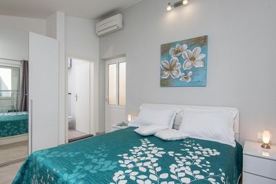 Seafront 4 Bedroom Apartment with Private Beach, Terrace and Jacuzzi  in Peljesac 