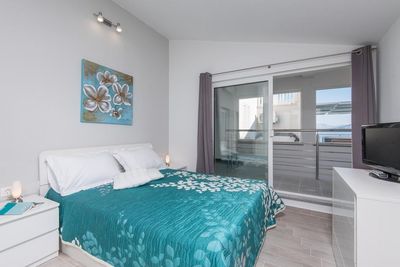 Seafront 4 Bedroom Apartment with Private Beach, Terrace and Jacuzzi  in Peljesac 