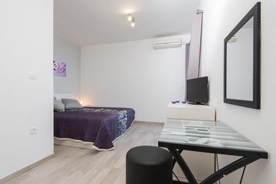 Seafront 4 Bedroom Apartment with Private Beach, Terrace and Jacuzzi  in Peljesac 