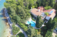 Exclusive Seafront Villa with Pool and Winter-Garden with Hot Tub in Krk Island