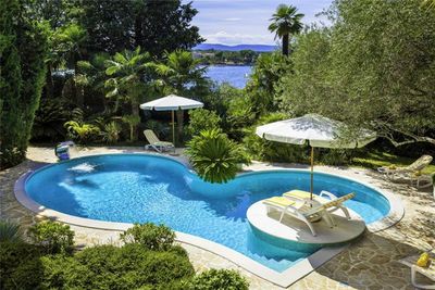 Exclusive Seafront Villa with Pool and Winter-Garden with Hot Tub in Krk Island