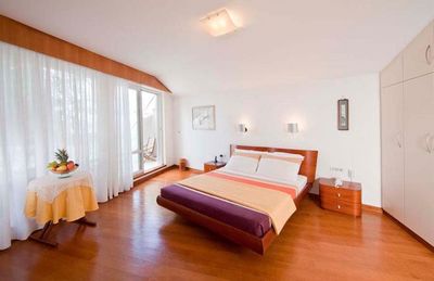Exclusive Seafront Villa with Pool and Winter-Garden with Hot Tub in Krk Island