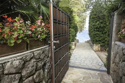 Exclusive Seafront Villa with Pool and Winter-Garden with Hot Tub in Krk Island