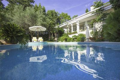 Exclusive Seafront Villa with Pool and Winter-Garden with Hot Tub in Krk Island