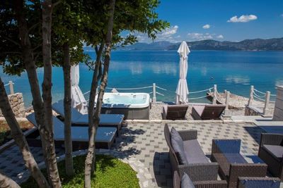 Exclusive Beachfront Villa with Pool in Sreser Peljesac Peninsula