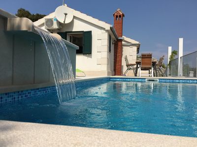 Charming Holiday House with Pool and Beautiful Views in Brac Island