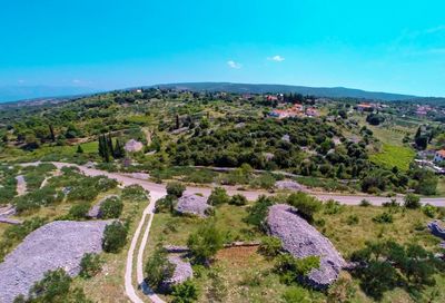 Charming Holiday House with Pool and Beautiful Views in Brac Island