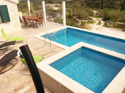Charming Holiday House with Pool and Beautiful Views in Brac Island