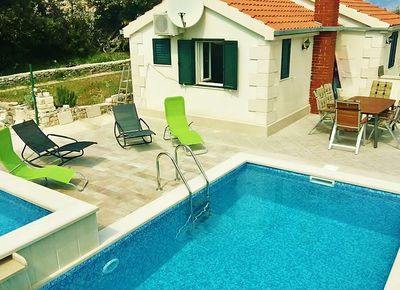 Charming Holiday House with Pool and Beautiful Views in Brac Island