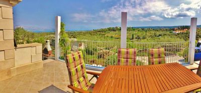 Charming Holiday House with Pool and Beautiful Views in Brac Island